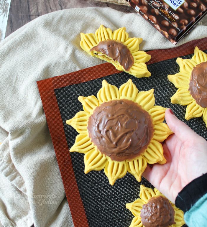 Biscotti girasole al cioccolato senza glutine e senza lattosio