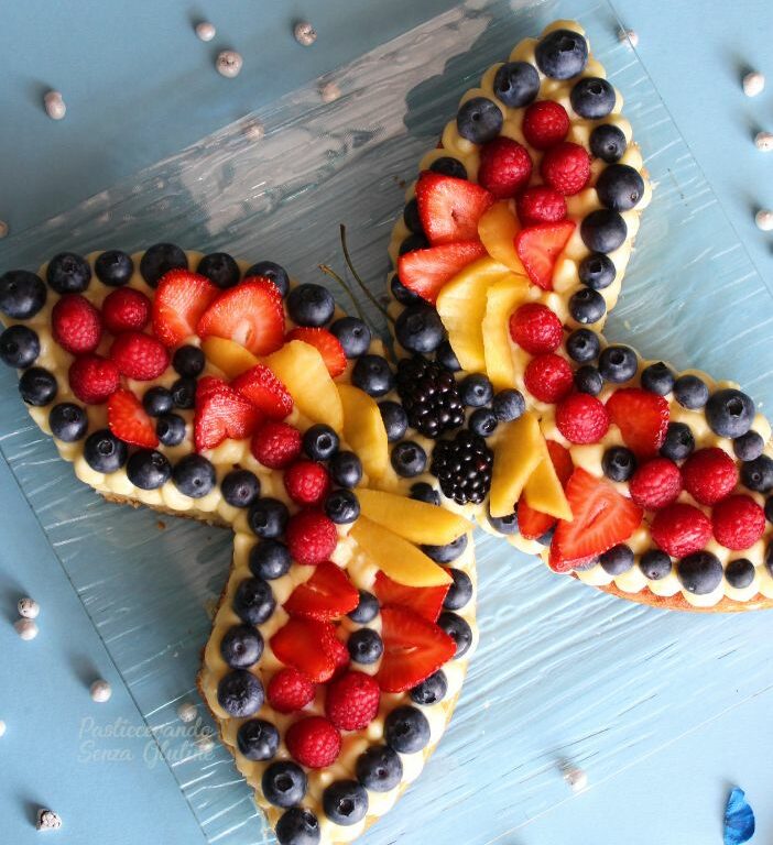 Torta farfalla alla frutta senza glutine e senza lattosio